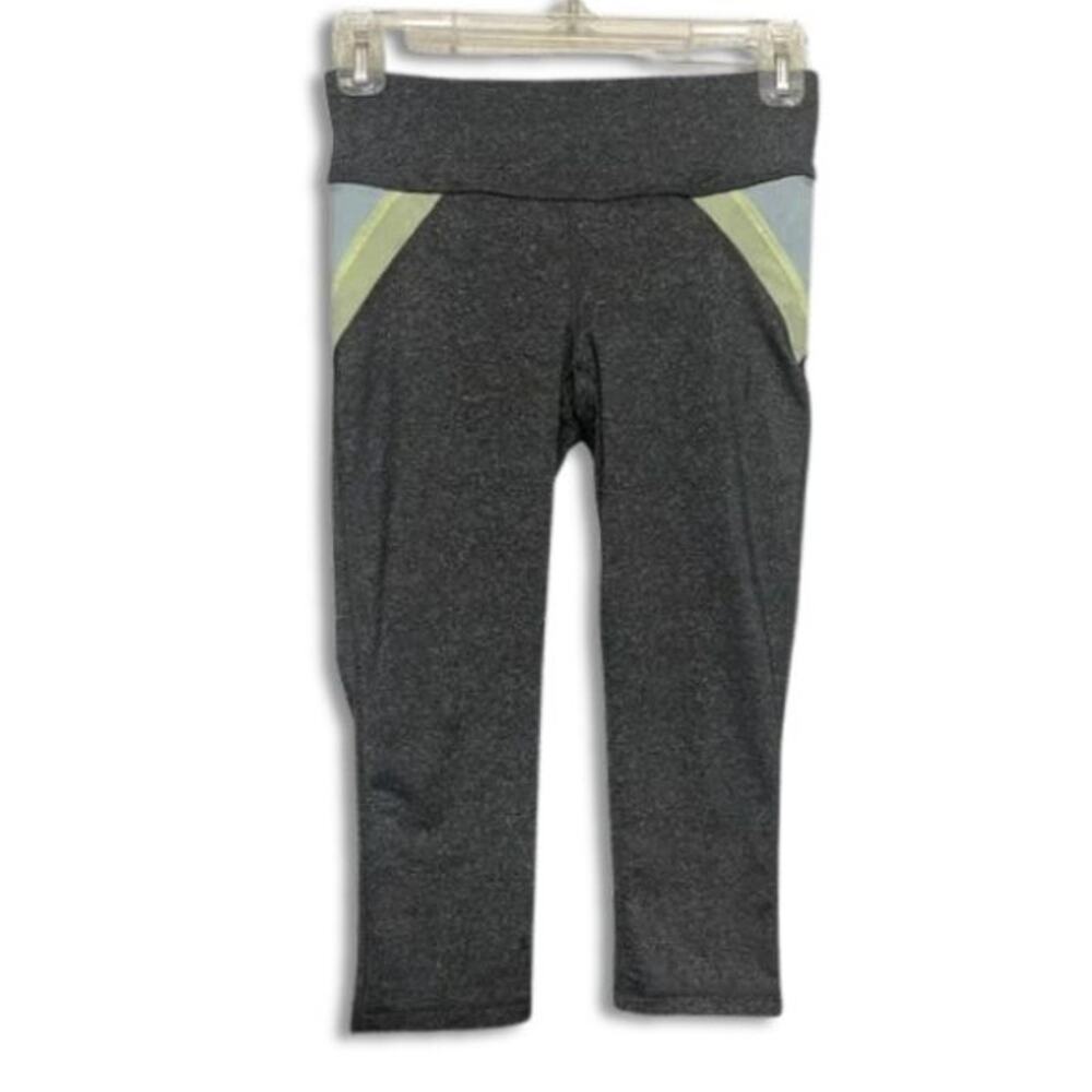 Forever 21 Capri Pants Mid Rise Fit Stretchy Fabric Comfortable Fit Gray XS NWOT